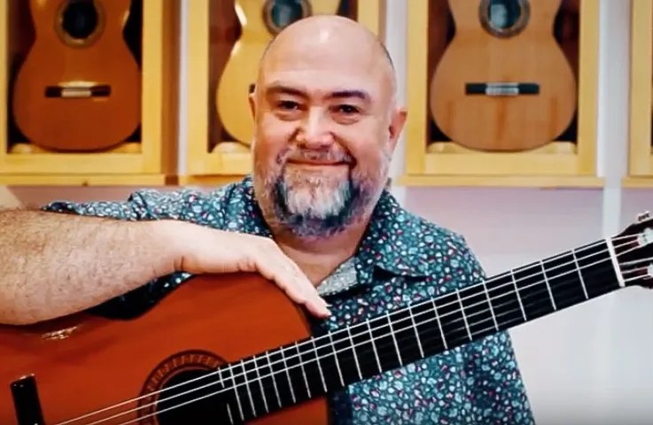 scott tennant with guitar